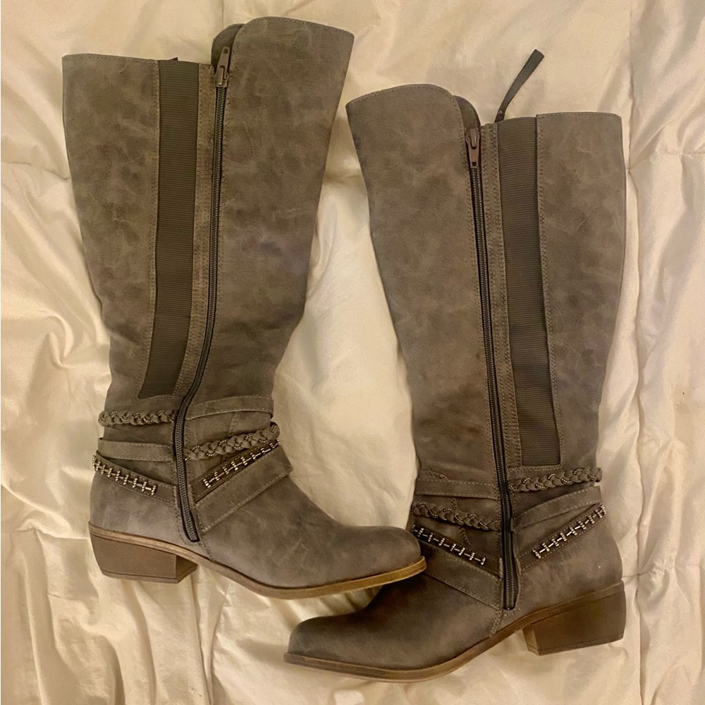 New in box, Gray faux leather boots, wide calf
